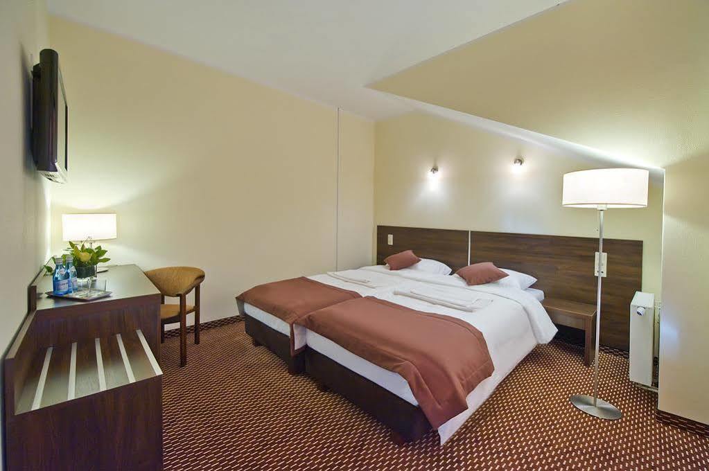 Hotel Cztery Brzozy Gdansk Kowale Kowale  Exterior photo